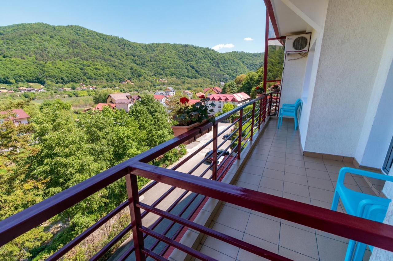 Hotel Orizont Calimanesti Exterior photo
