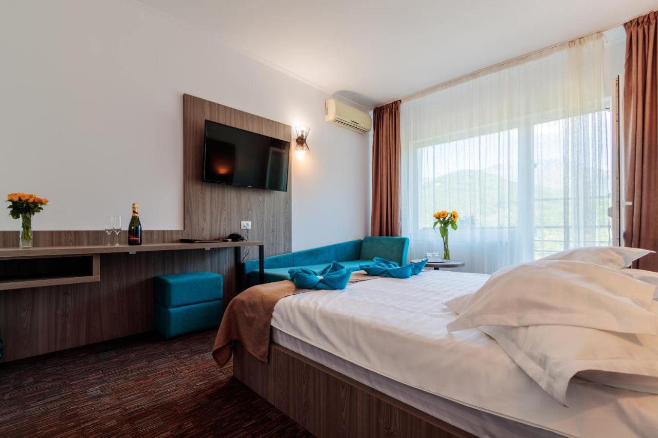 Hotel Orizont Calimanesti Exterior photo