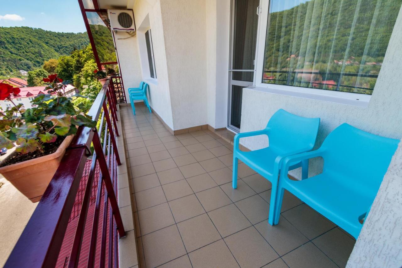 Hotel Orizont Calimanesti Exterior photo